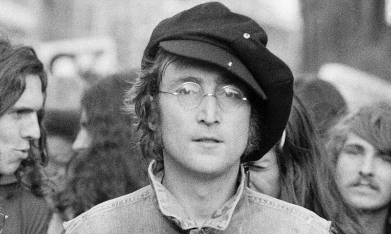 John Lennon med runde briller
