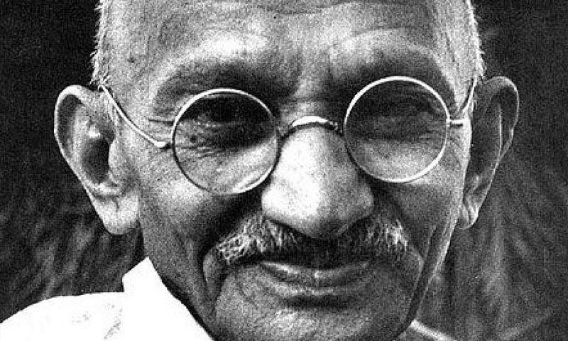 Gandhi med runde briller