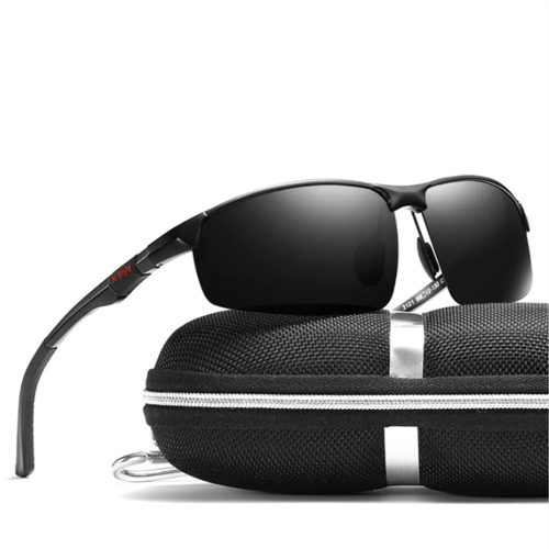 Sportsolbrille i sort med polaroide linser.