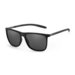 Modebrille med sort stel og sorte linser.