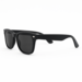 Unisex solbrille med sort stel og mørkegrå linser.